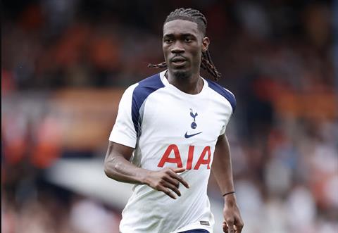 Yves Bissouma lại dính bê bối bóng cười